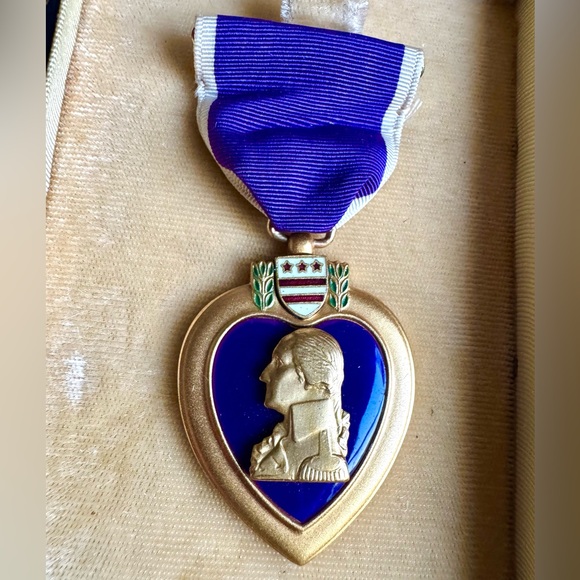 Purple Heart Military Badge - Picture 2 of 8